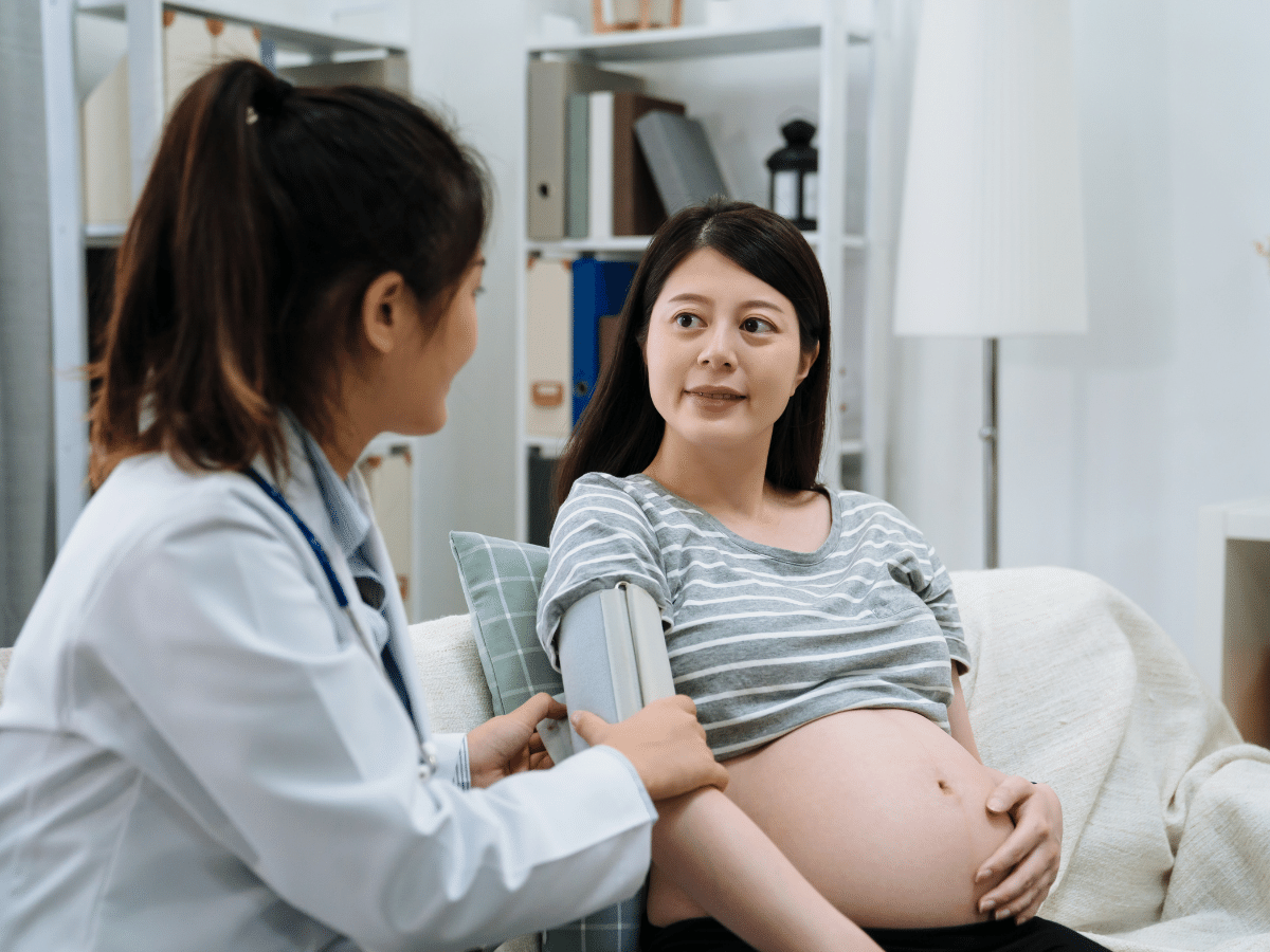 Role of the GP in pregnancy - GP and pregnant woman in consulting room
